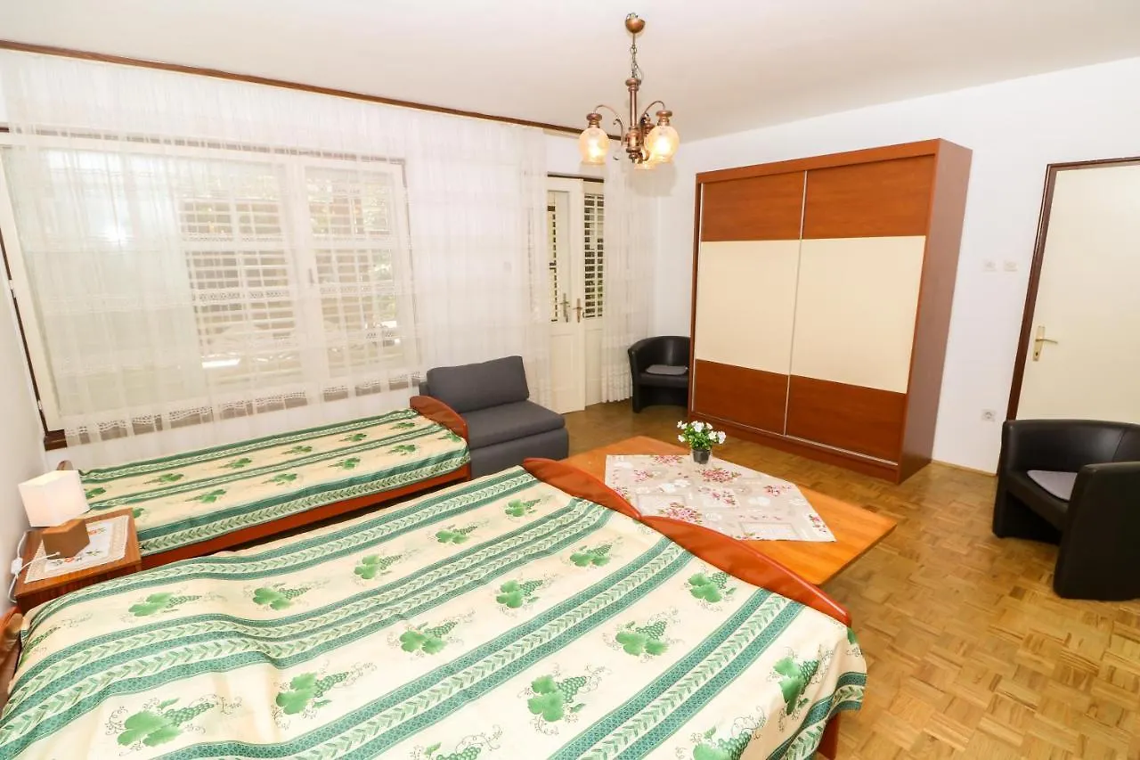 Apartments Magasic With Terrace Baska  0*, Baska (Krk)