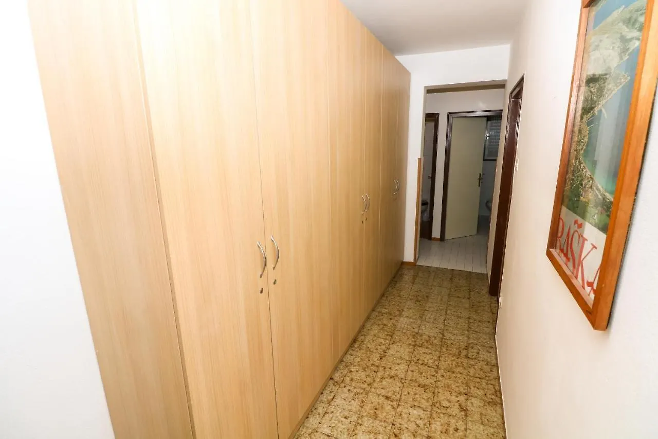 Apartments Magasic With Terrace Baska  0*, Baska (Krk)